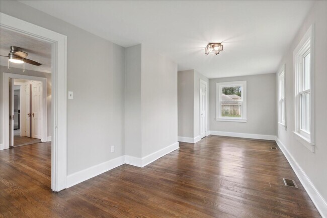 Building Photo - 4BR Historic Yorktown Home | Updated Kitchen & Baths | Near Yorktown Beach