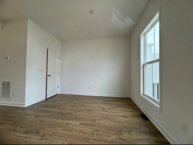 Building Photo - 3046 Deptford St
