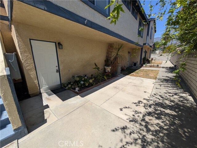 Building Photo - 529 E Colorado Blvd