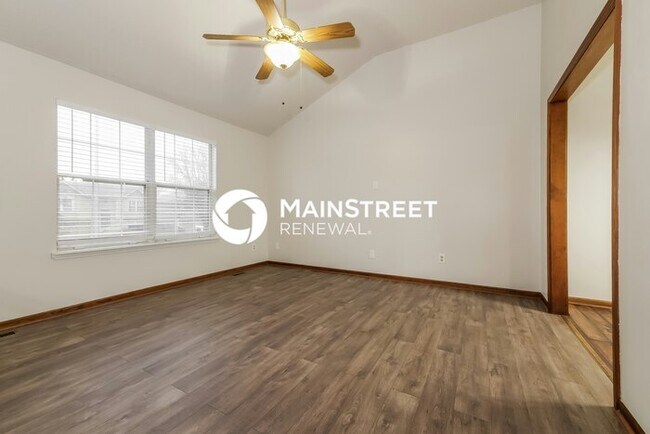 Building Photo - 3 Bedroom Pet-Friendly Home in KANSAS CITY, MO with Main Street Renewal