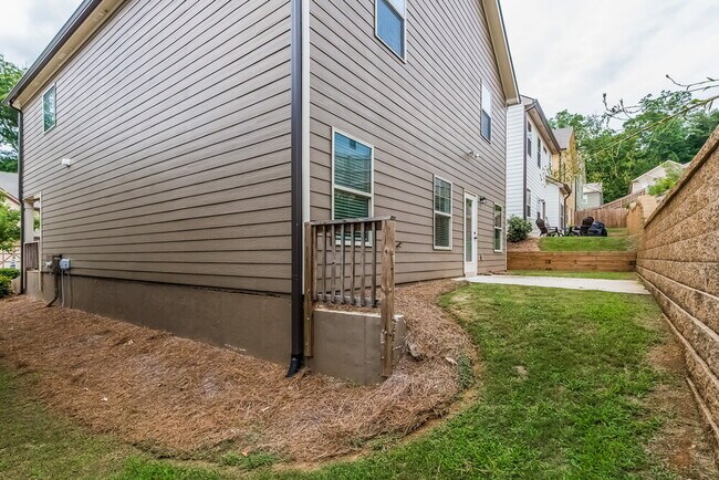 Building Photo - 522 Broughton Dr