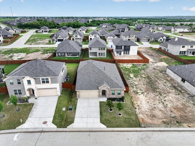 Building Photo - 925 Creekhollow Dr