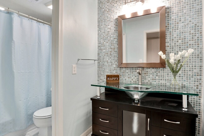 Building Photo - 60 Chaumont Square NW