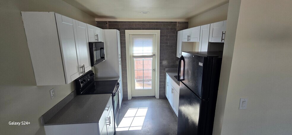 Building Photo - 6716 E Avalon Dr