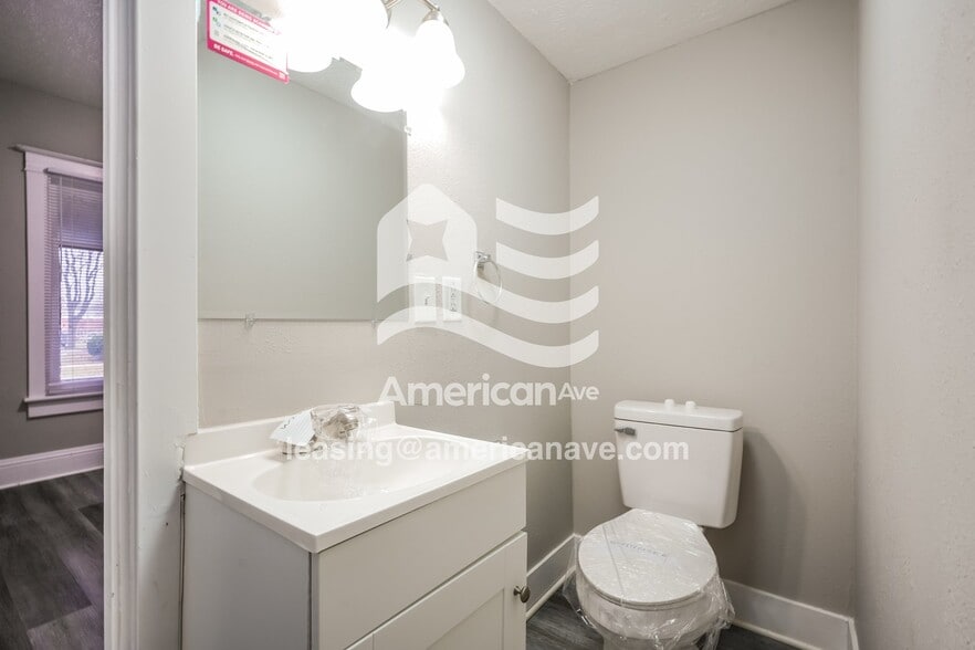 Building Photo - 237 W Garfield Ave