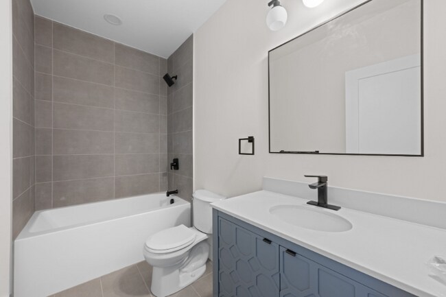 Building Photo - 1295 Holmden Ave
