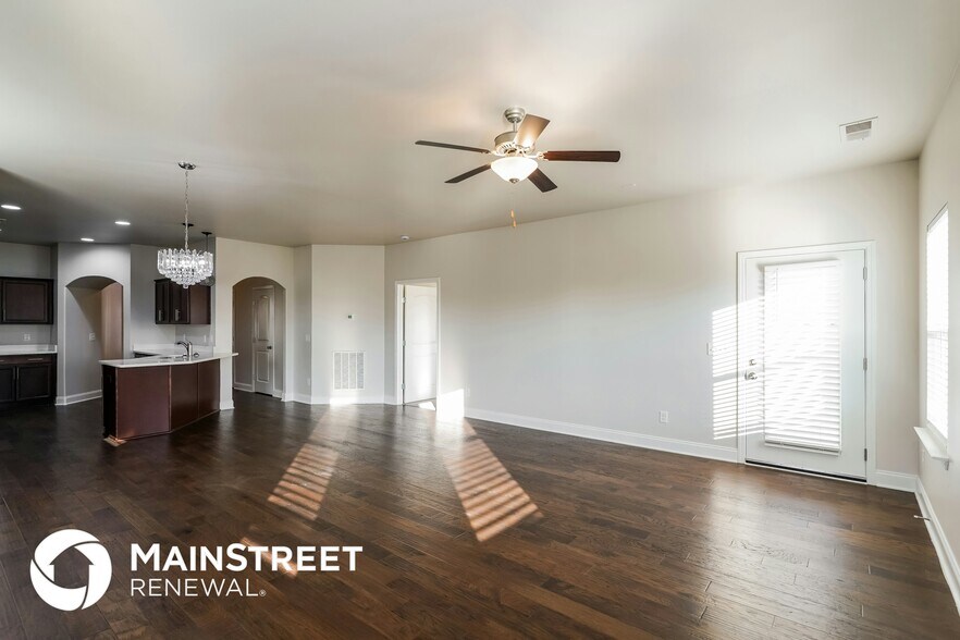 Building Photo - 1009 Ellington Dr