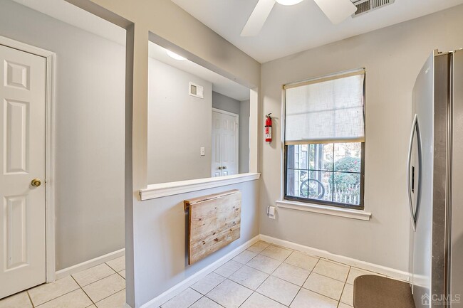 Building Photo - 1209 Woodbridge Commons Way