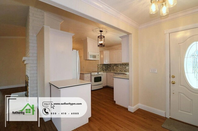 Building Photo - 256 Newport Dr