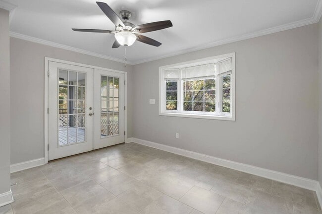 Building Photo - 1516 Cedarwood Dr