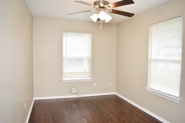 Building Photo - Lovely 2-1 home in Irving!
