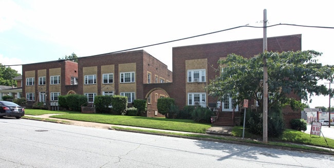 Primary Photo - Oakwood Apartments