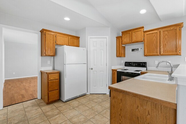 Building Photo - Welcome to Star! Great location 3 bed 2.5 Bath