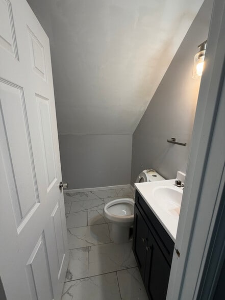 Building Photo - 61 Woodlawn St