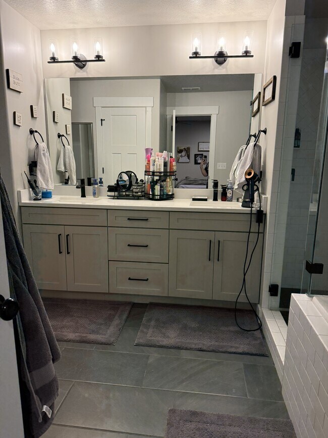 Building Photo - 46 S 2920 W