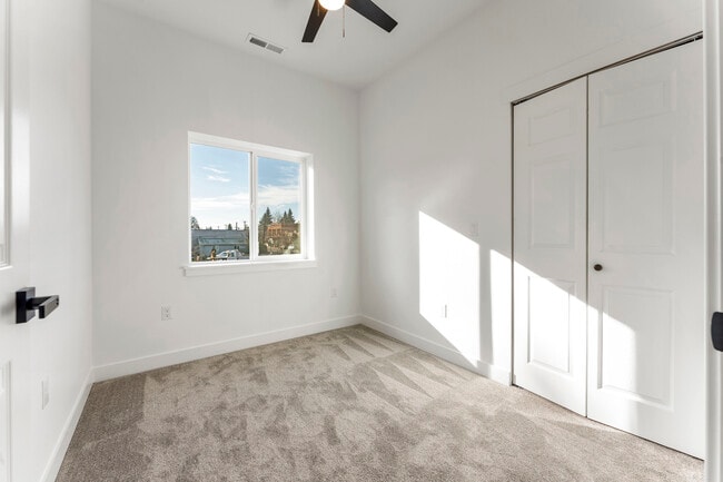 Building Photo - 413 S Trade St