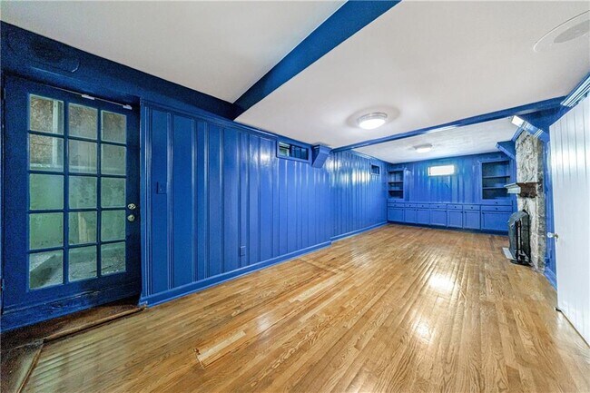 Building Photo - 1268 University Dr NE
