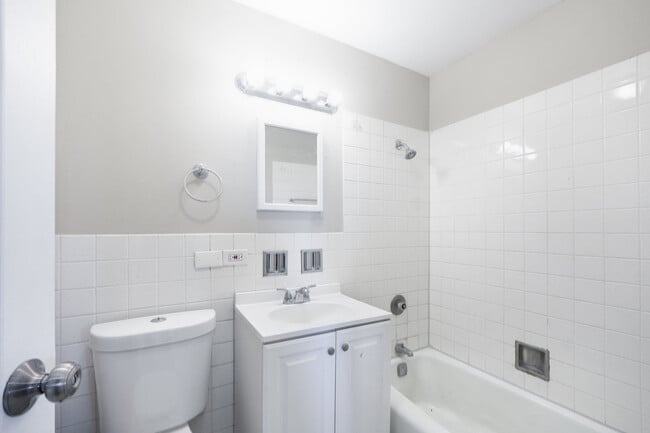 Building Photo - 4300 W Ford City Dr