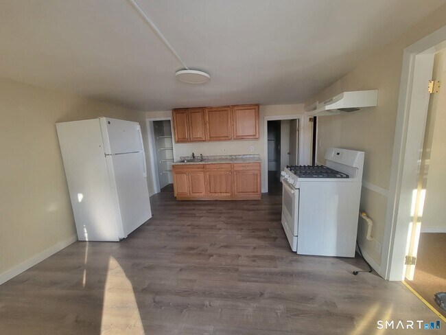 Building Photo - 20 Lounsbury Ave