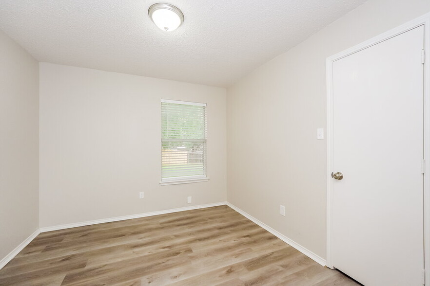 Building Photo - 5905 Aloe Ct