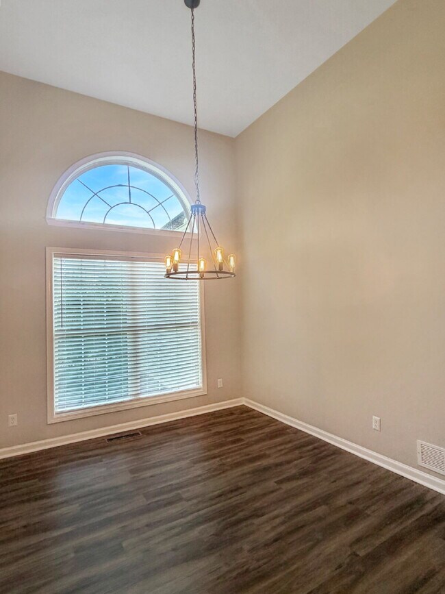 Building Photo - Beautifully Updated 3-Bedroom Home on 1.1 Acres in Gainesville