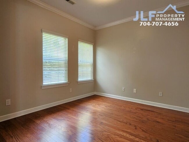 Building Photo - Beautiful 2 Story Condo in the Ballantyne Area of Charlotte!