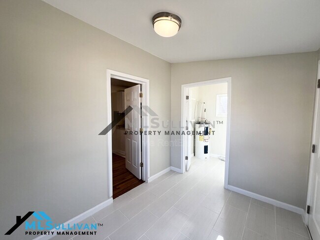 Building Photo - 2408 Otis St