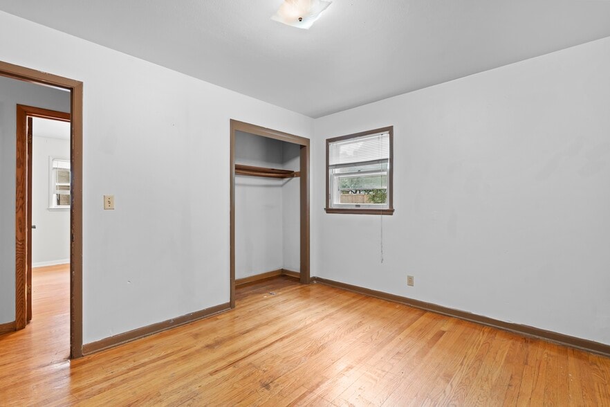 Building Photo - 3216 N Downer Ave