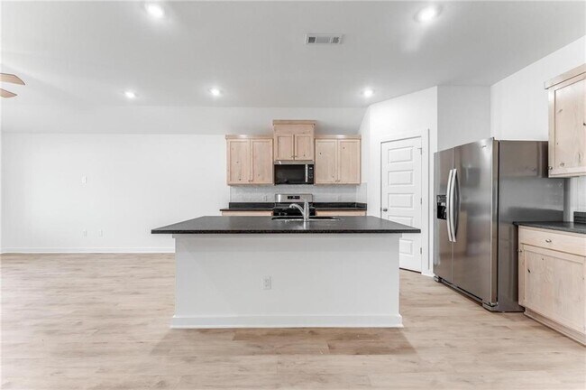 Building Photo - 114 S Maroon Ave