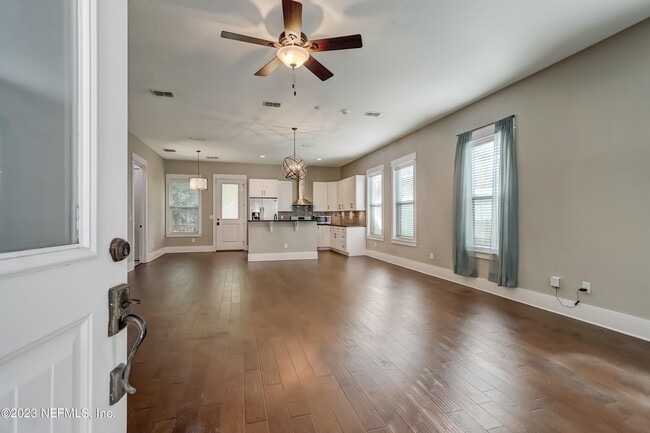 Building Photo - 1228 Willow Ct