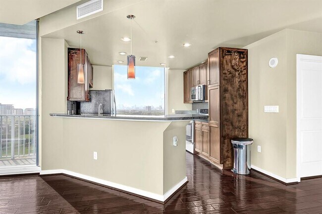 Building Photo - 5925 Almeda Rd