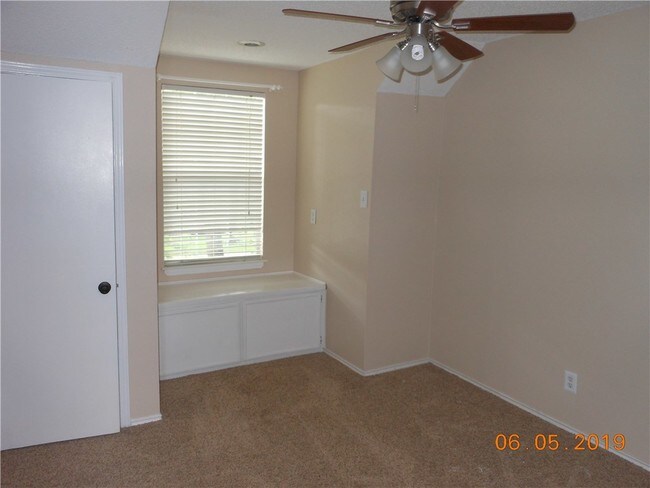 Building Photo - 1710 Foxfire Dr
