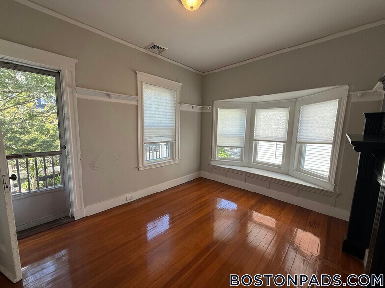 Building Photo - 41 Simpson Ave