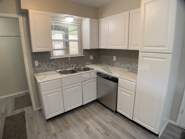 Building Photo - 6812 S Land Ave