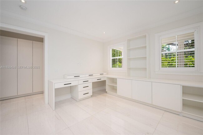 Building Photo - 680 Destacada Ave