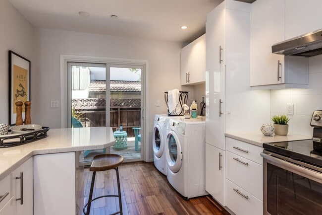 Building Photo - Downtown Los Altos Luxury Townhome