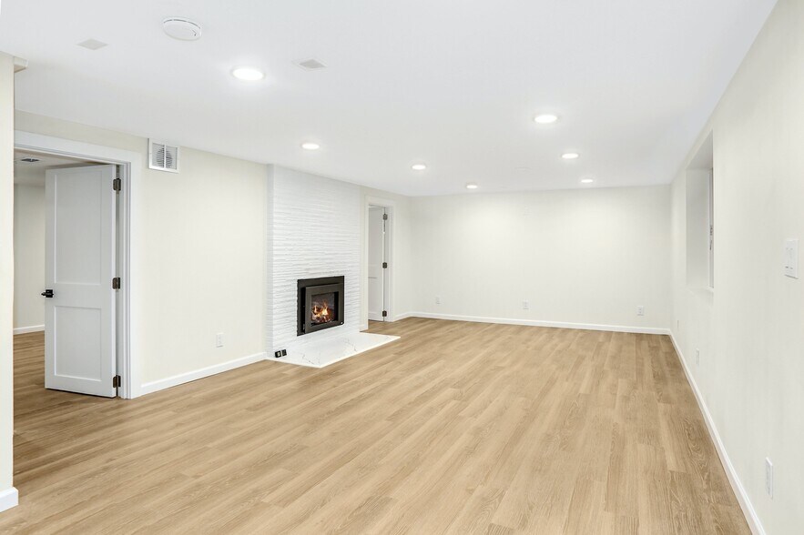 Building Photo - 24116 102nd Pl W