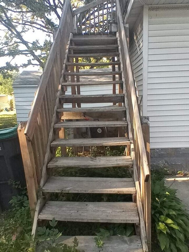 Building Photo - 605 11th St NW