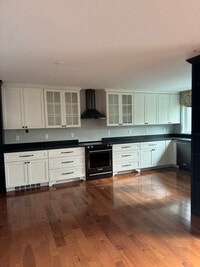 Building Photo - 65 Pine Point Rd