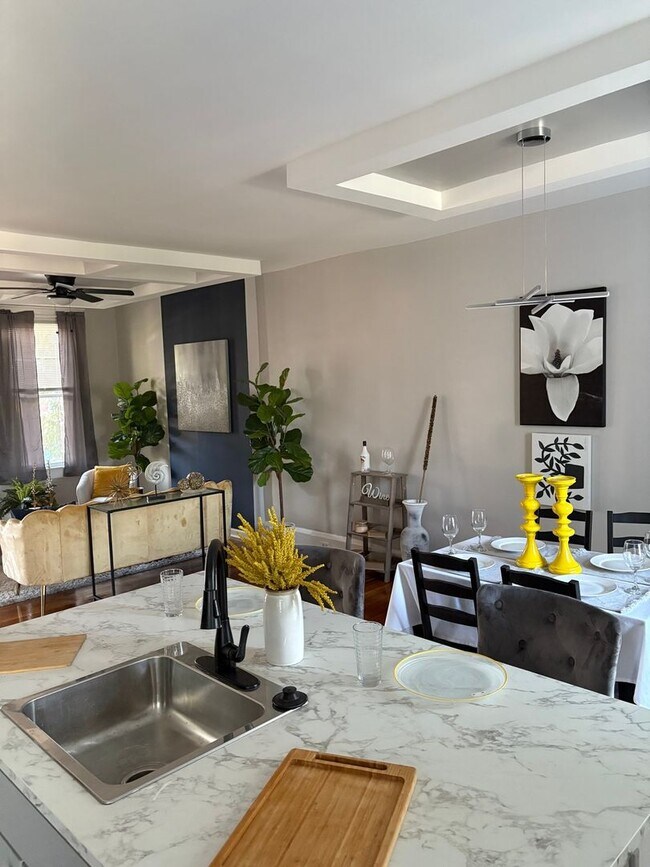 Building Photo - Charming 3BR Townhome in Baltimore Lake Montelbello