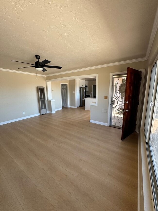 Building Photo - Charming 3-Bedroom, 2-Bathroom Home with H...
