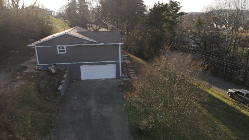 Building Photo - 305 Iroquois Ln