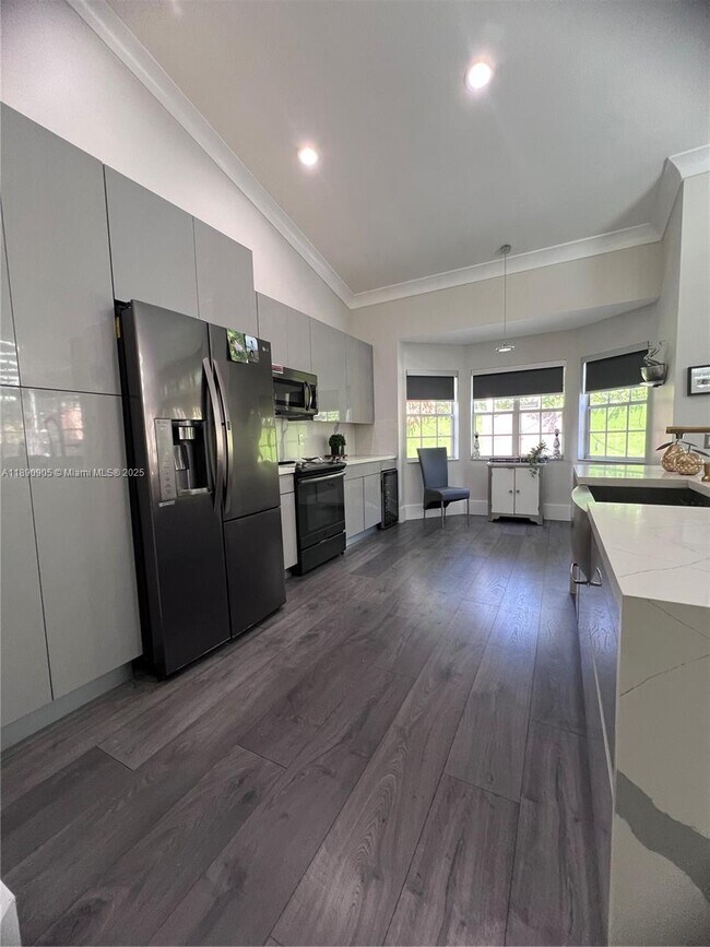 Building Photo - 1371 Bayview Cir