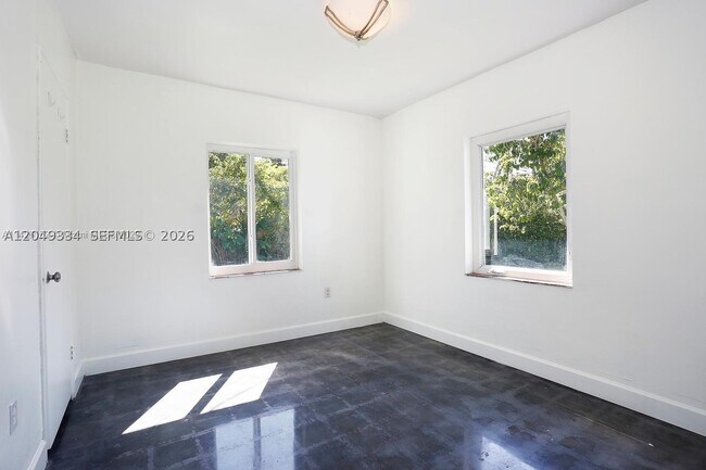 Building Photo - 6116 SW 46th St
