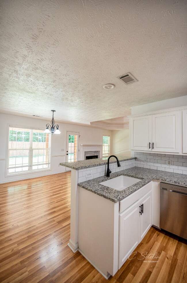 Building Photo - BEAUTIFUL HOME AVAILABLE FROM JULY