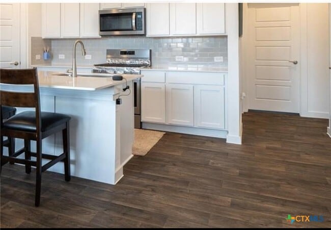 Building Photo - 14020 Neskar Dr