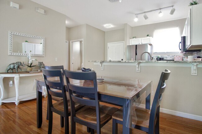 Building Photo - Modern 3-Bedroom, 2-Bath Townhouse near Ch...