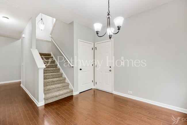Building Photo - 3922 Lake Manor Way