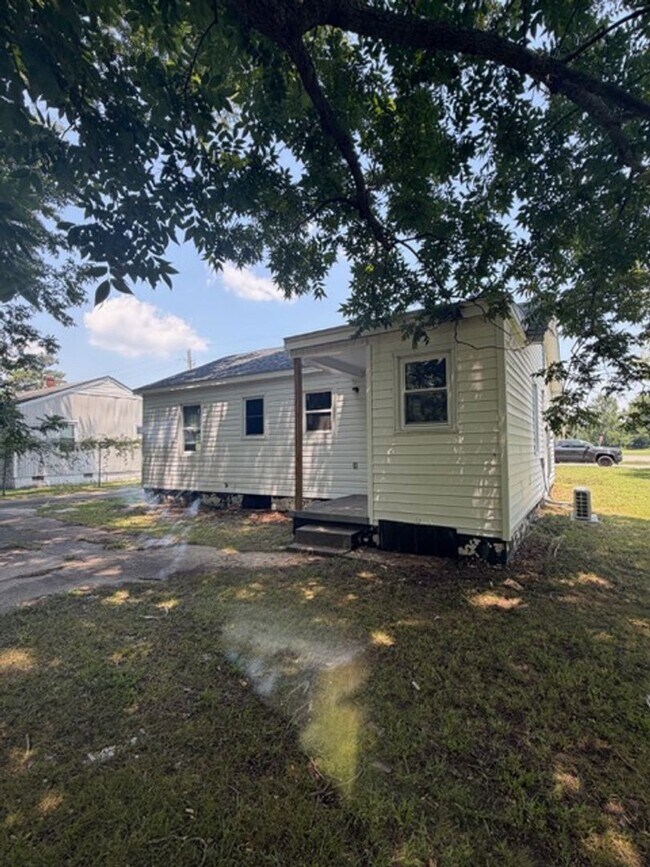 Building Photo - 609 Marcella Dr