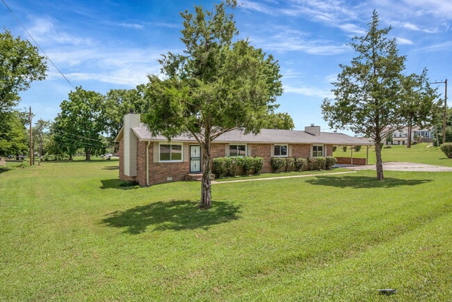 Building Photo - Fully furnished, 2BR Duplex near major healthcare employment centers, colleges, universities, and...